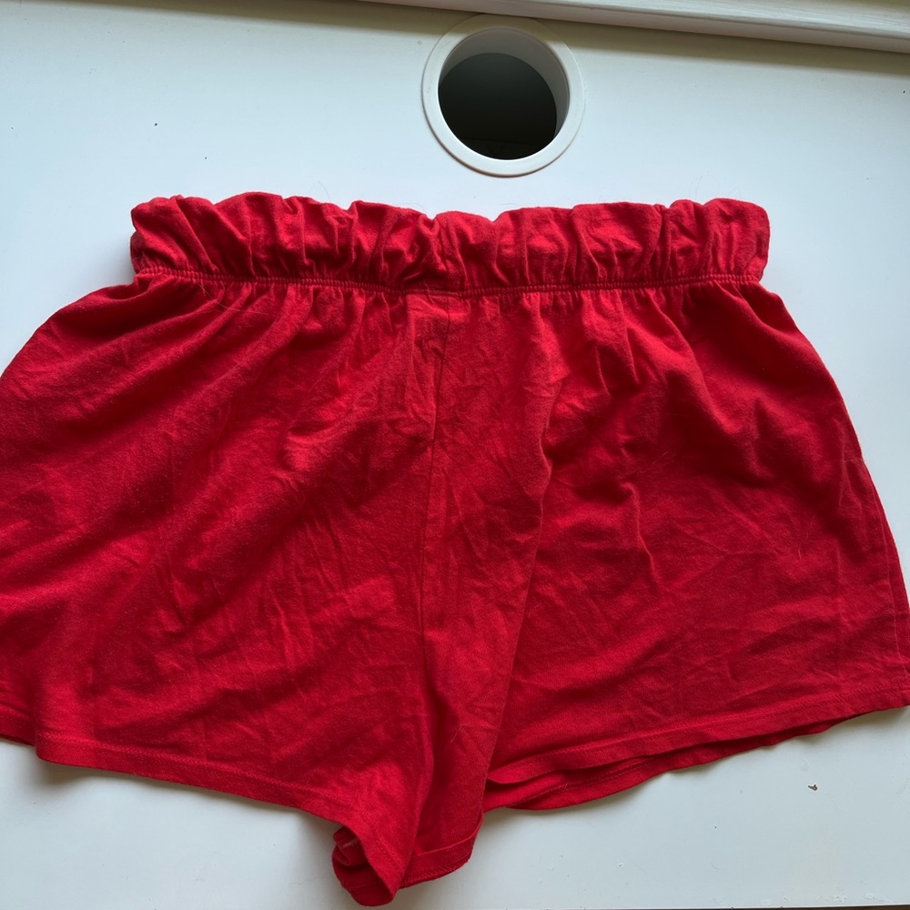 Red shorts - Picture 3 of 3